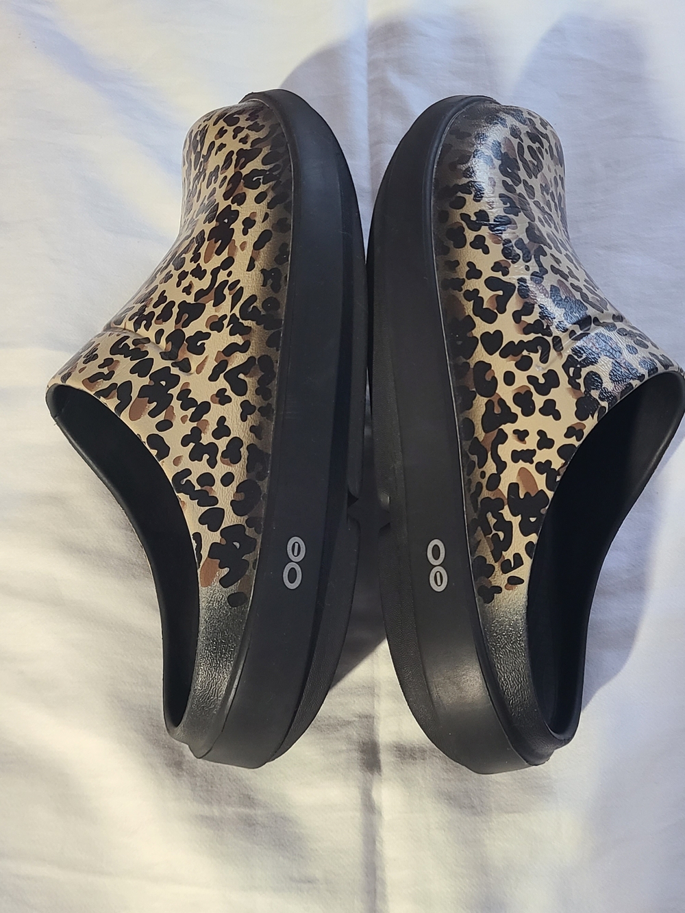 OOFOS Leopard Print Platform Clogs in Black and Beige Women's Sz 10